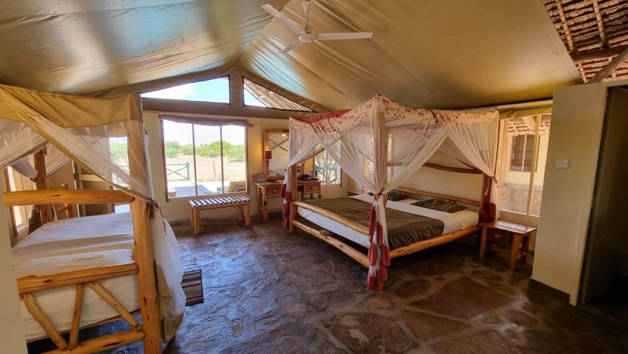 Manyatta Camp Hotell Voi Exteriör bild