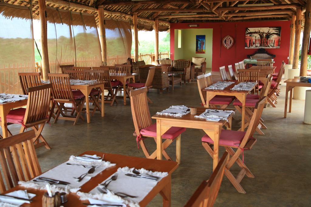 Manyatta Camp Hotell Voi Exteriör bild