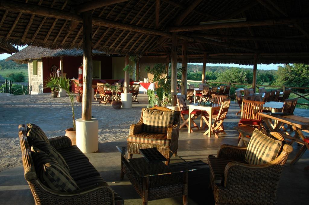 Manyatta Camp Hotell Voi Exteriör bild