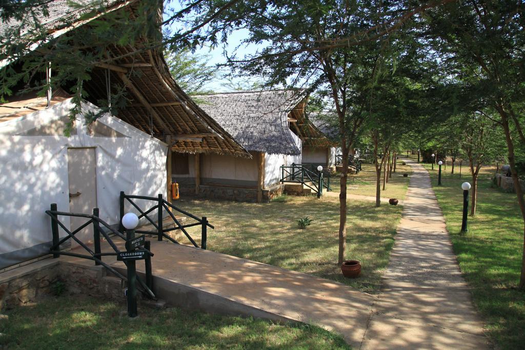Manyatta Camp Hotell Voi Exteriör bild