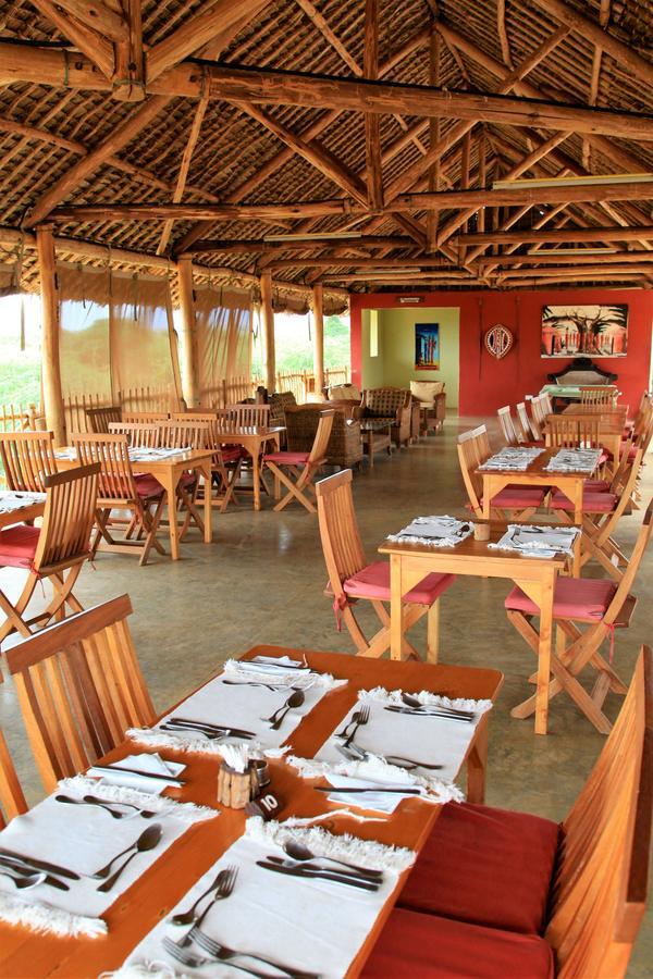 Manyatta Camp Hotell Voi Exteriör bild